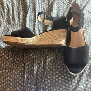Sz11 black open toe wedges SOUL Naturalizers